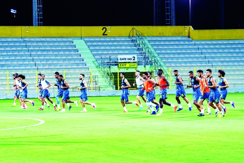 "■ جانب من تدريبات الفهود على ملعبهم | البيان"