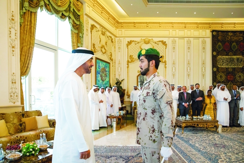 "محمد بن زايد مستقبلاً أحمد المزروعي | تصوير: محمد الحمادي"