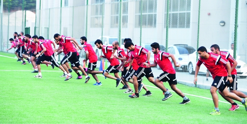 "جانب من استعدادات قضاة الملاعب في المعسكرات الخارجية/ البيان"