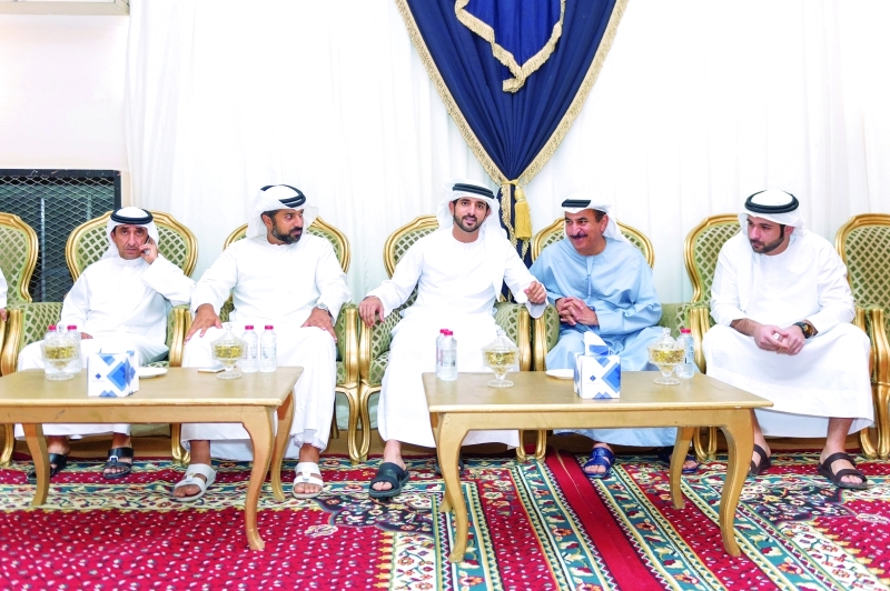 "حمدان بن محمد مقدّماً واجب العزاء"
