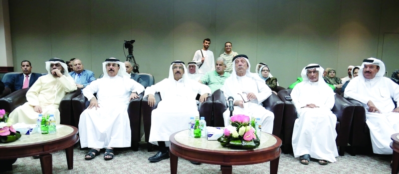 "محمد المر وعبد الغفار حسين وعلي عبيد الهاملي وحضور من الفاعلين في الحقل الثقافي في الندوة | البيان"