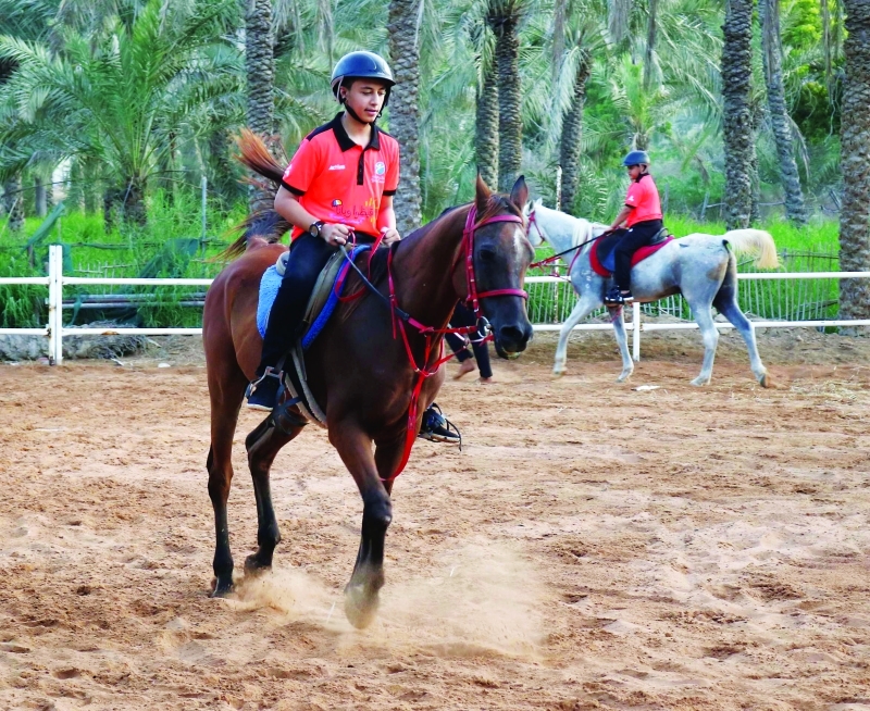 "الناشئون يتدربون على ركوب الخيل | البيان"