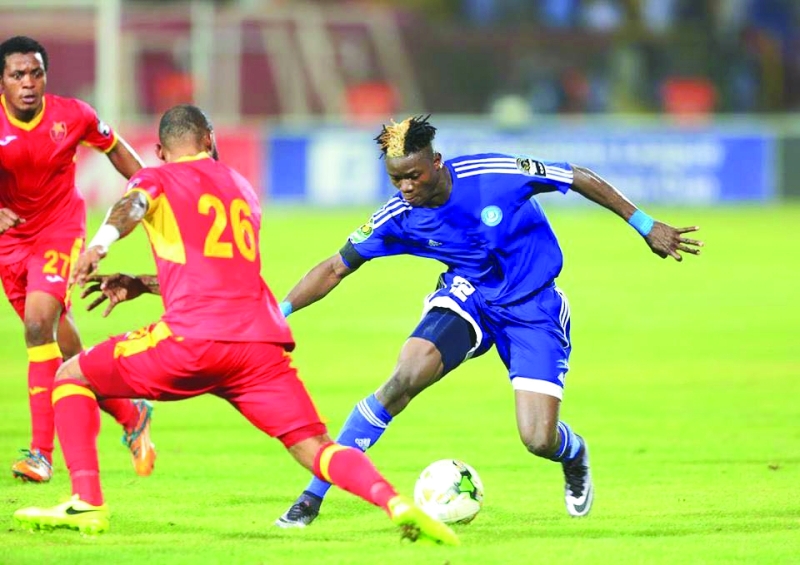"من مواجهة بين المريخ والهلال في الدوري السوداني | البيان"