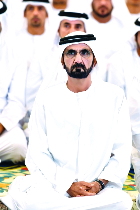 "نائب رئيس الدولة مستمعاً إلى خطبة العيد"