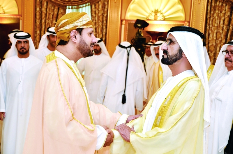 "وسموه مصافحاً سعيد الكندي"