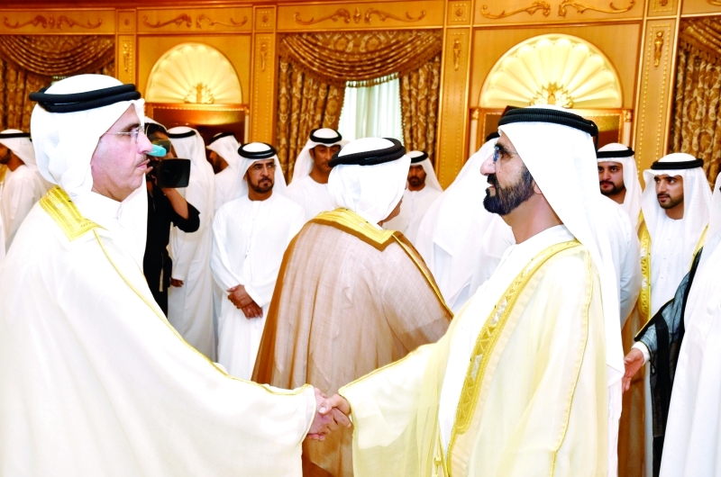 "نائب رئيس الدولة مصافحاً المهنئين"