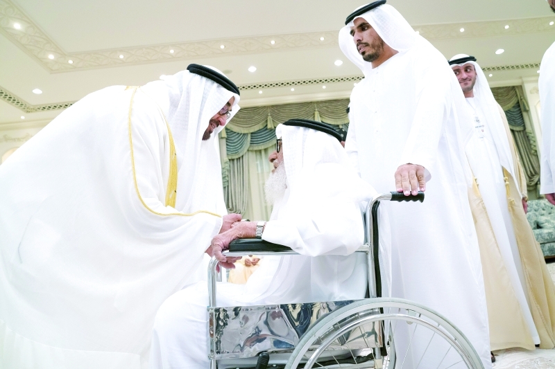"وسموه خلال تقبل التهاني"