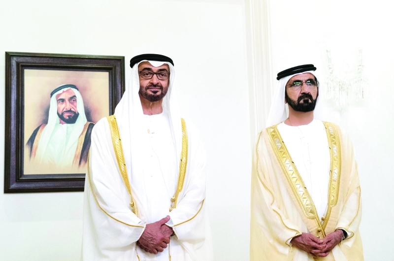"محمد بن راشد ومحمد بن زايد خلال تقديم التهنئة بالعيد لجنودنا البواسل | تصوير: راشد المنصوري"