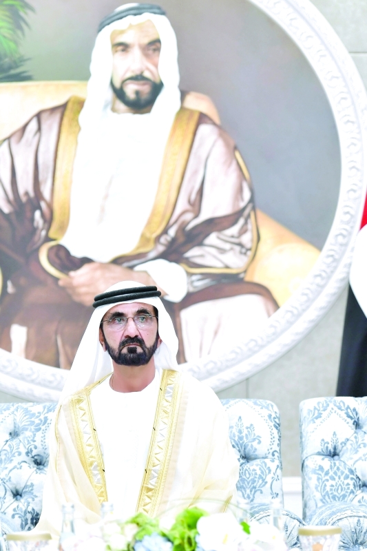 "محمد بن راشد خلال الاستقبال"
