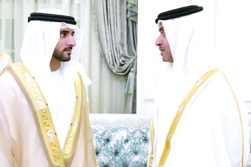 "حمدان بن محمد وهزاع بن زايد خلال الاستقبال"