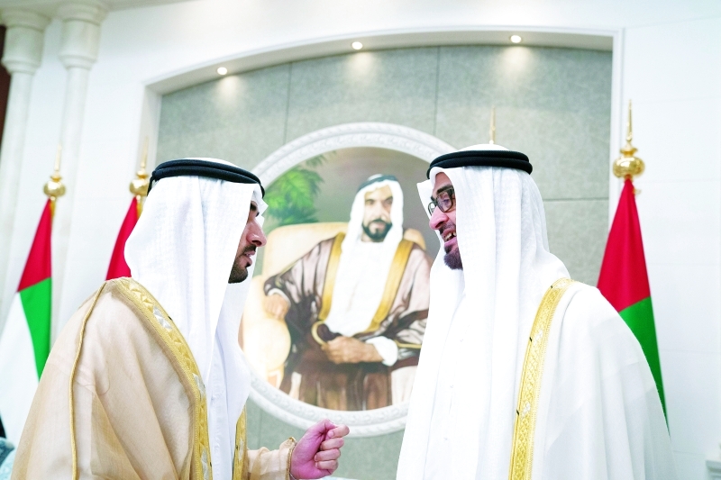 "محمد بن زايد في حديث مع حمدان بن محمد"