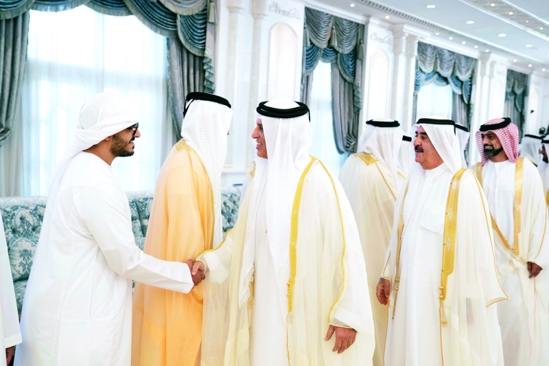 "سعود بن راشد وسعود بن صقر وعمار النعيمي خلال الاستقبال"