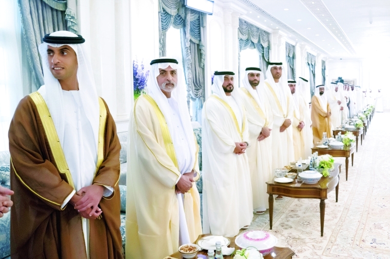 "خالد بن زايد ونهيان بن مبارك وعبد الله بن محمد وهلال بن ذياب وسلطان الجابر"