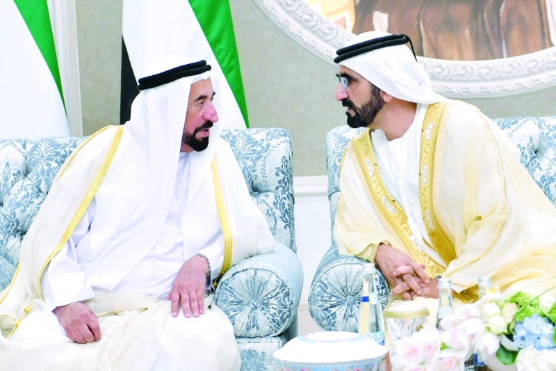 "محمد بن راشد وسلطان القاسمي خلال اللقاء"