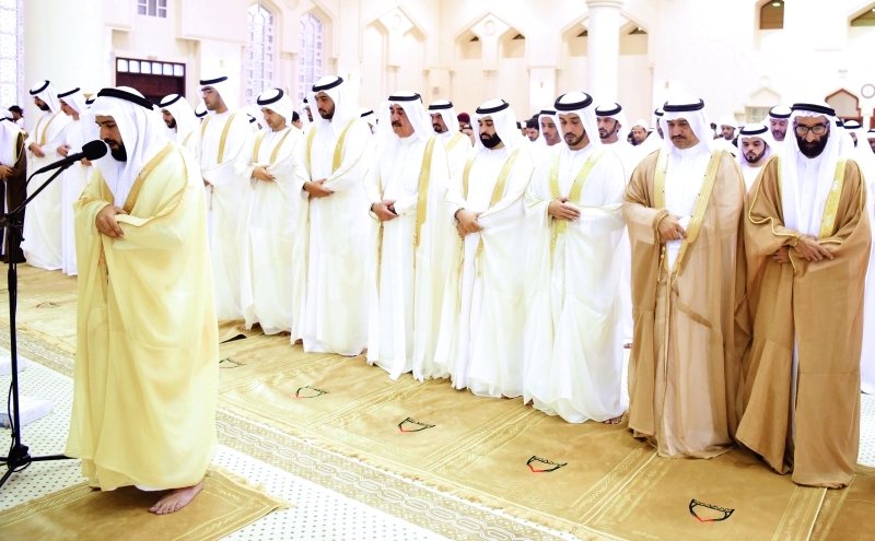 "■ سعود المعلا يؤدي صلاة العيد بحضور راشد بن سعود والشيوخ والمسؤولين"