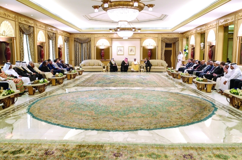 "حمدان بن راشد خلال استقبال المهنئين بالعيد | تصوير: خليفة اليوسف"