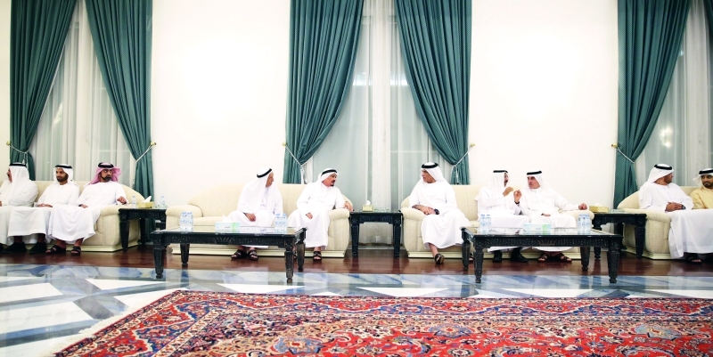 "Ⅶ حميد النعيمي وسعود بن صقر وعمار النعيمي ومحمد بن سعود خلال تقديم العزاء لجمعة الماجد | وام"