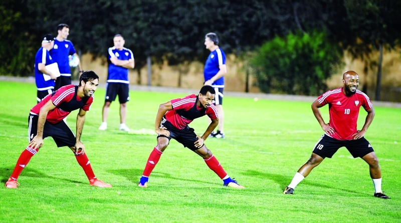 "إسماعيل مطر ومحمد فوزي وحبيب الفردان خلال التدريب الأخير  |  البيان"