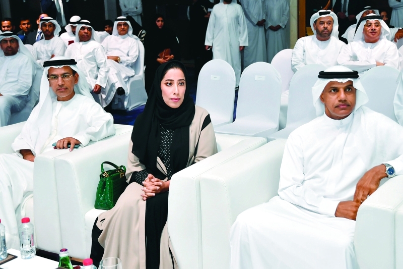 "منى المري وعبد الرحمن آل صالح وأحمد محبوب خلال الحفل"
