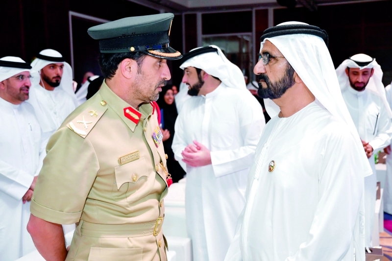 "■ محمد بن راشد بحضور أحمد بن محمد في حديث مع عبدالله المري"
