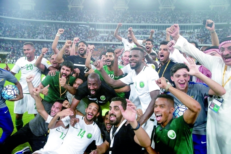 "■ نجوم الأخضر يحتفلون بالتأهل إلى «روسيا 2018» | أ ب"
