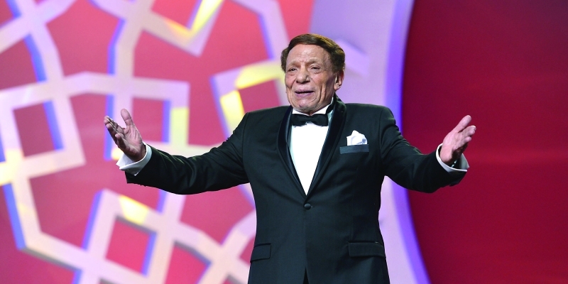 عادل إمام ينال جائزة «الإنجاز الإبداعي» من مهرجان الجونة السينمائي
