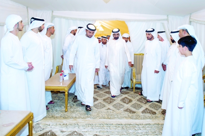 "■ .. وسموه خلال زيارته خيمة العزاء بحضور خليفة سليمان"