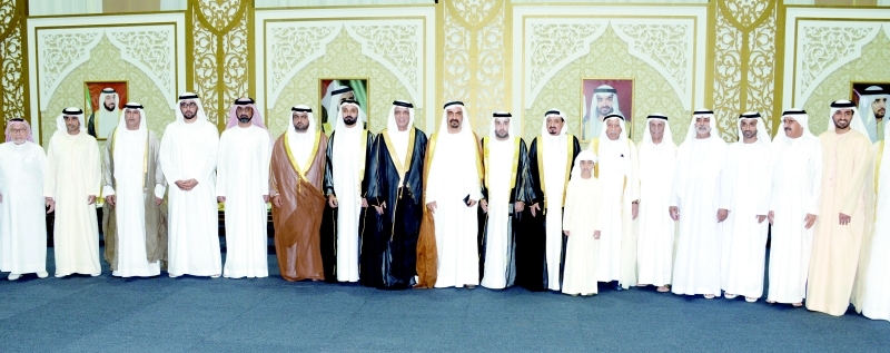 "حميد النعيمي وسعود بن صقر وعمار النعيمي ومحمد بن حمد الشرقي وراشد بن سعود المعلا ونهيان بن مبارك وأحمد وراشد بن حميد وجمعة الماجد وعلي لوتاه والعريسان وسعيد الكندي خلال الحفل | وام"