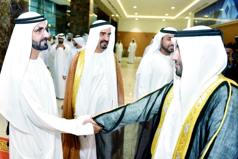 "سموه يقدم التهنئة للعريسين ثاني وعبدالله بحضور خليفة سليمان"
