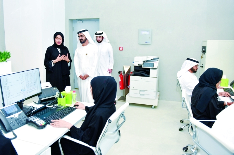 "محمد بن راشد متفقداً المركز الجديد بحضور أحمد بن محمد"