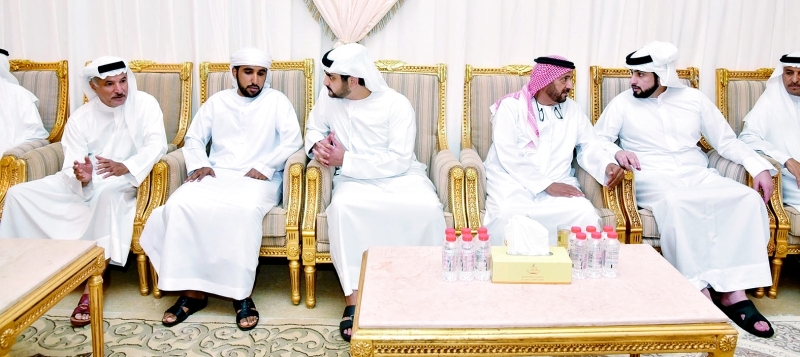 "مكتوم وأحمد بن محمد خلال تقديمهما واجب العزاء بحضور سعيد حارب | تصوير سيف محمد"