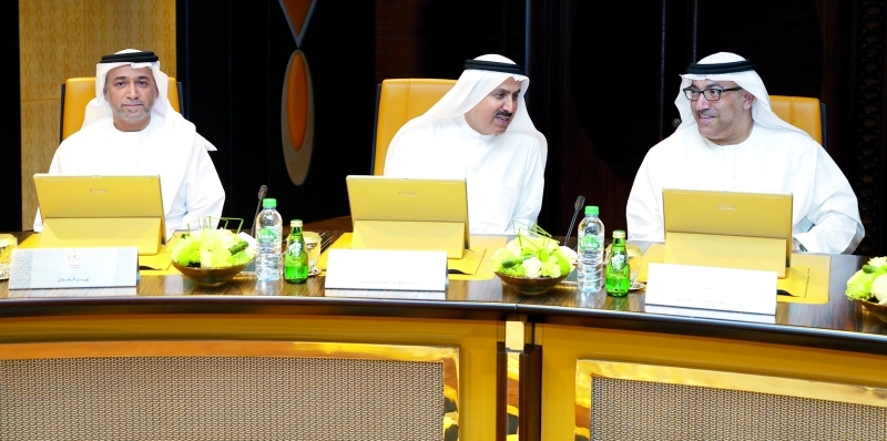 "سلطان البادي وصقر غباش وعبد الرحمن العويس"