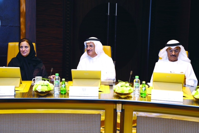 "لبنى القاسمي وسلطان المنصوري وعبد الله النعيمي"