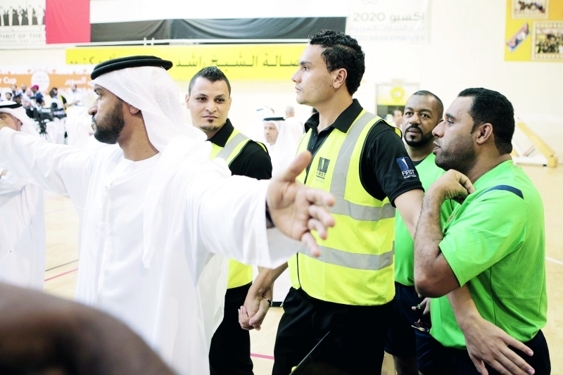 "المراقب عبد الله الكعبي يتدخل لمنع تفاقم المشكلة | البيان"