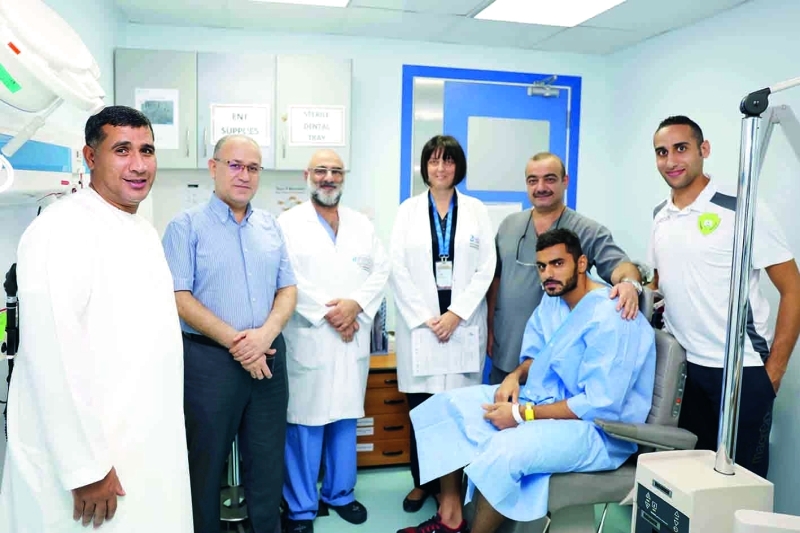 "■ يوسف الزعابي مع الأطباء | البيان"