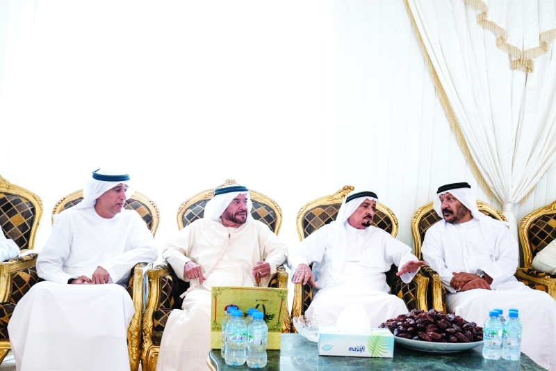 "■ حميد النعيمي وسرور بن محمد وسعيد بن محمد خلال تقديمهم العزاء بحضور جبر السويدي | تصوير حمد الكعبي"