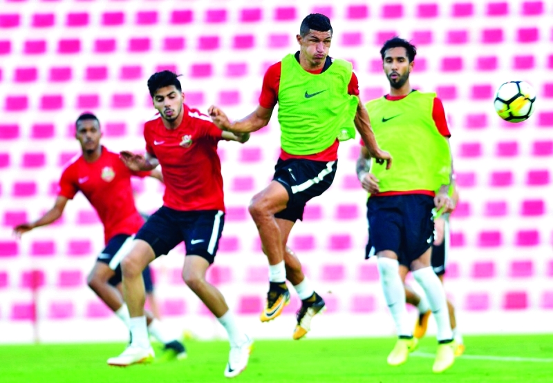 "جانب من تدريبات شباب الأهلي - دبي | البيان"