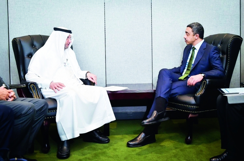 "عبدالله بن زايد خلال لقائه مع يوسف العثيمين"
