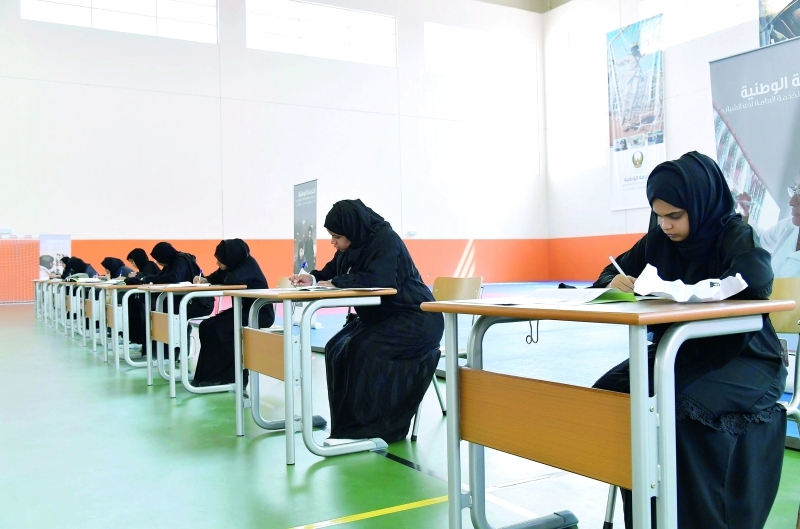 "فتيات الدفعة السادسة خلال التسجيل | وام"