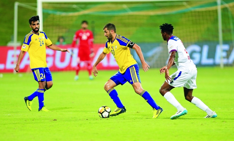 "■ الظفرة تغلب على الشارقة في الجولة الثانية للدوري | تصوير - سيف الكعبي"