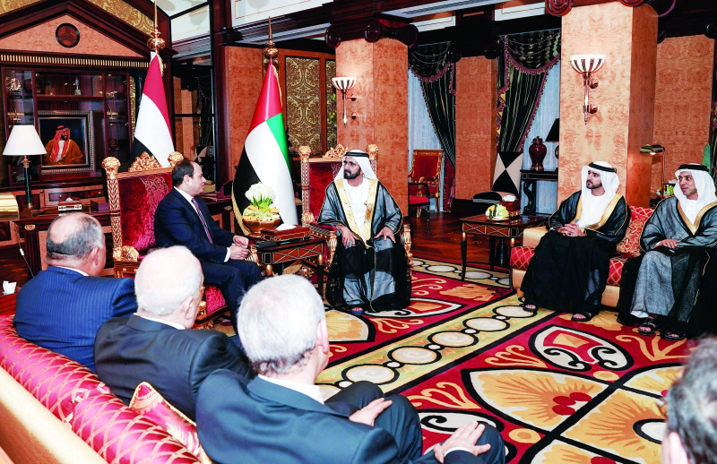 "Ⅶ نائب رئيس الدولة خلال لقائه الرئيس المصري بحضور حمدان بن محمد ومنصور بن زايد | تصوير: خليفة اليوسف"