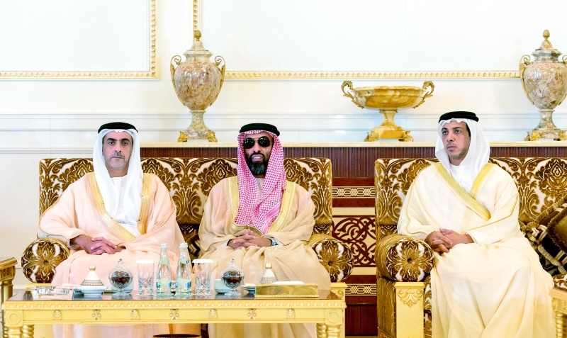 "■ سيف وطحنون ومنصور بن زايد خلال اللقاء"