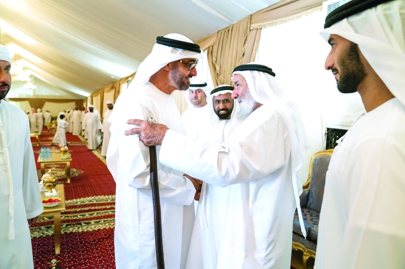 "■ محمد بن زايد مواسياً ذوي الشهيد"