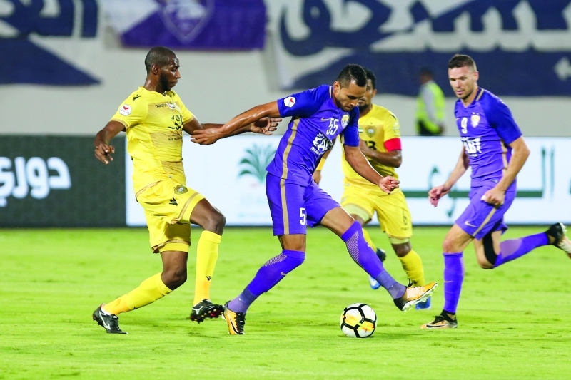 "■ اتحاد الكرة يغلق باب قيد اللاعبين المواطنين والأجانب | البيان"