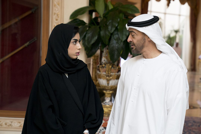 محمد بن زايد يستقبل المواطنة جواهر الكميتي