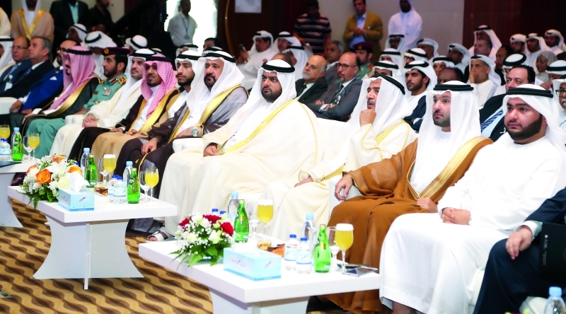 "محمد بن حمد الشرقي خلال الجلسة الافتتاحية لمؤتمر التطوير والاستثمار العقاري والصناعي  |  زيشان أحمد"