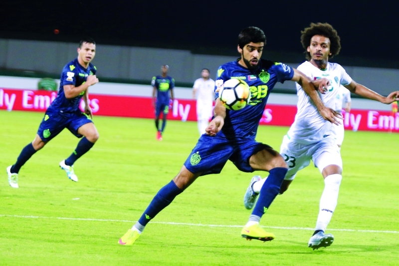 "من مباراة الإمارات والوصل في دوري الخليج | تصوير: إبراهيم صادق"
