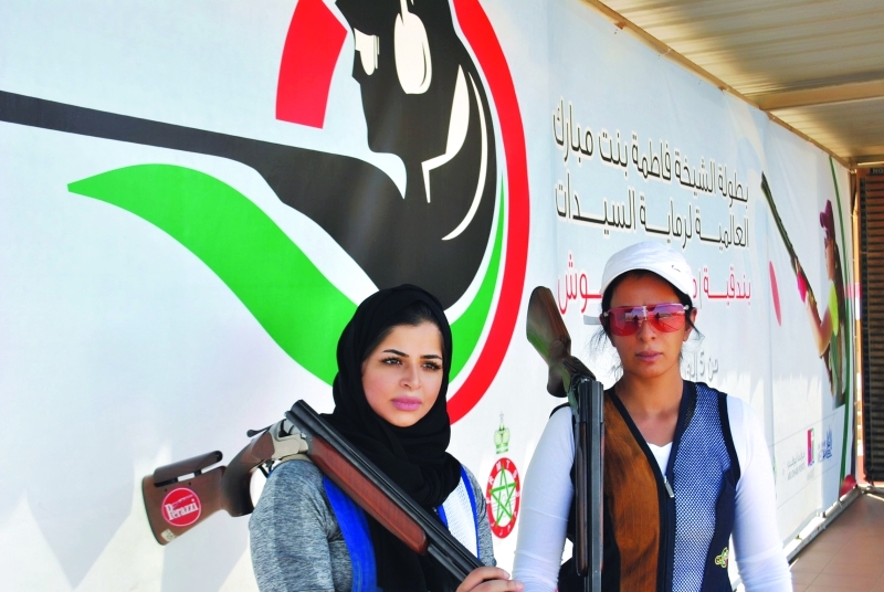 "■ فاطمة وعائشة تشاركان في التراب"