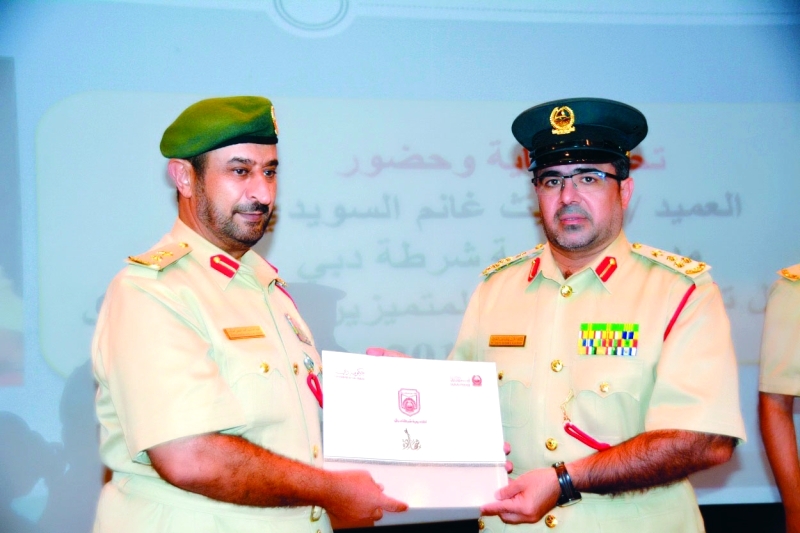 تكريم متميزي أكاديمية شرطة دبي