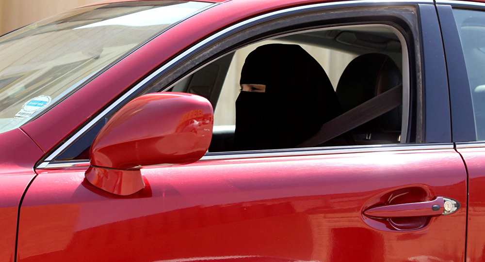 عريس سعودي يترك حفل زفافه بسبب "قيادة السيارة"